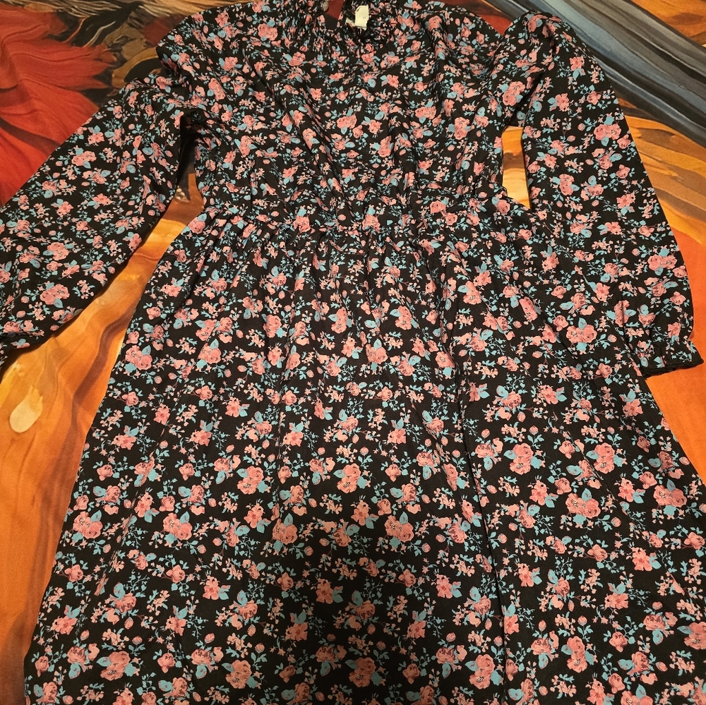 Dress - Picture 3 of 3